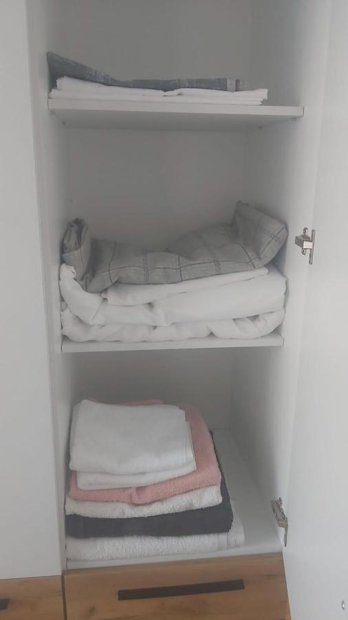 Coresi, 2 Camere, Sleeps 6 Large Private Garden Apartment Pets Welcome Brasov Luaran gambar